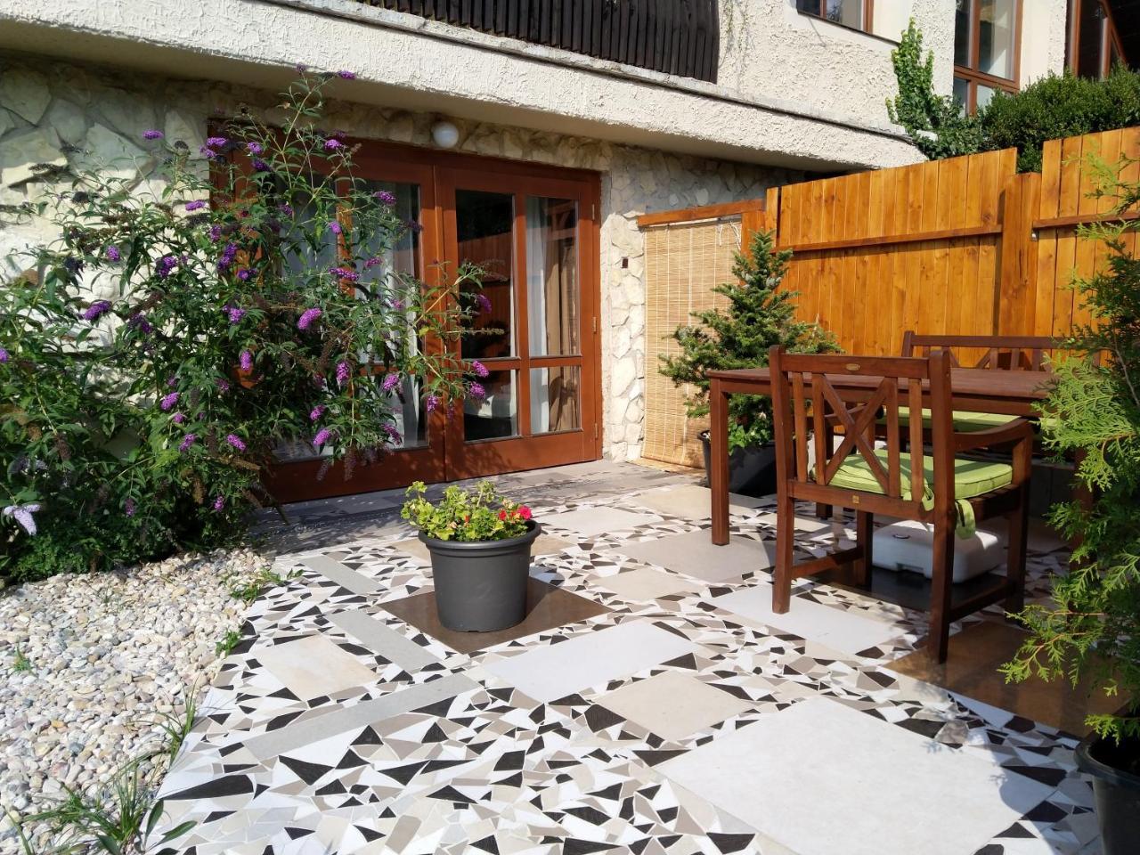 Apartmany Sharka -Sarka Justrova 德辛 外观 照片